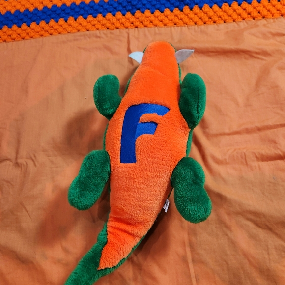 VINTAGE 90s FLORIDA GATORS HAND CRAFTED CROCHET BLANKET & PLUSH GATOR - Picture 12 of 14
